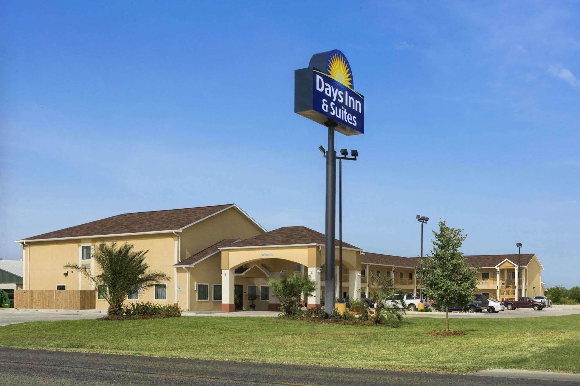 Days Inn Pearsall Buitenkant foto