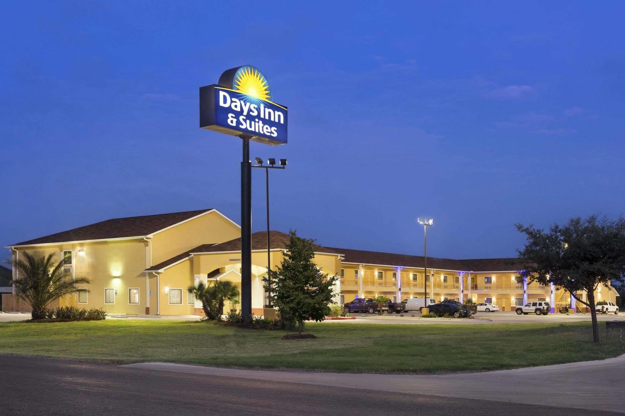 Days Inn Pearsall Buitenkant foto